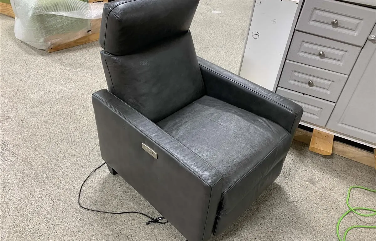 Black Power Recliner
UNRESERVED