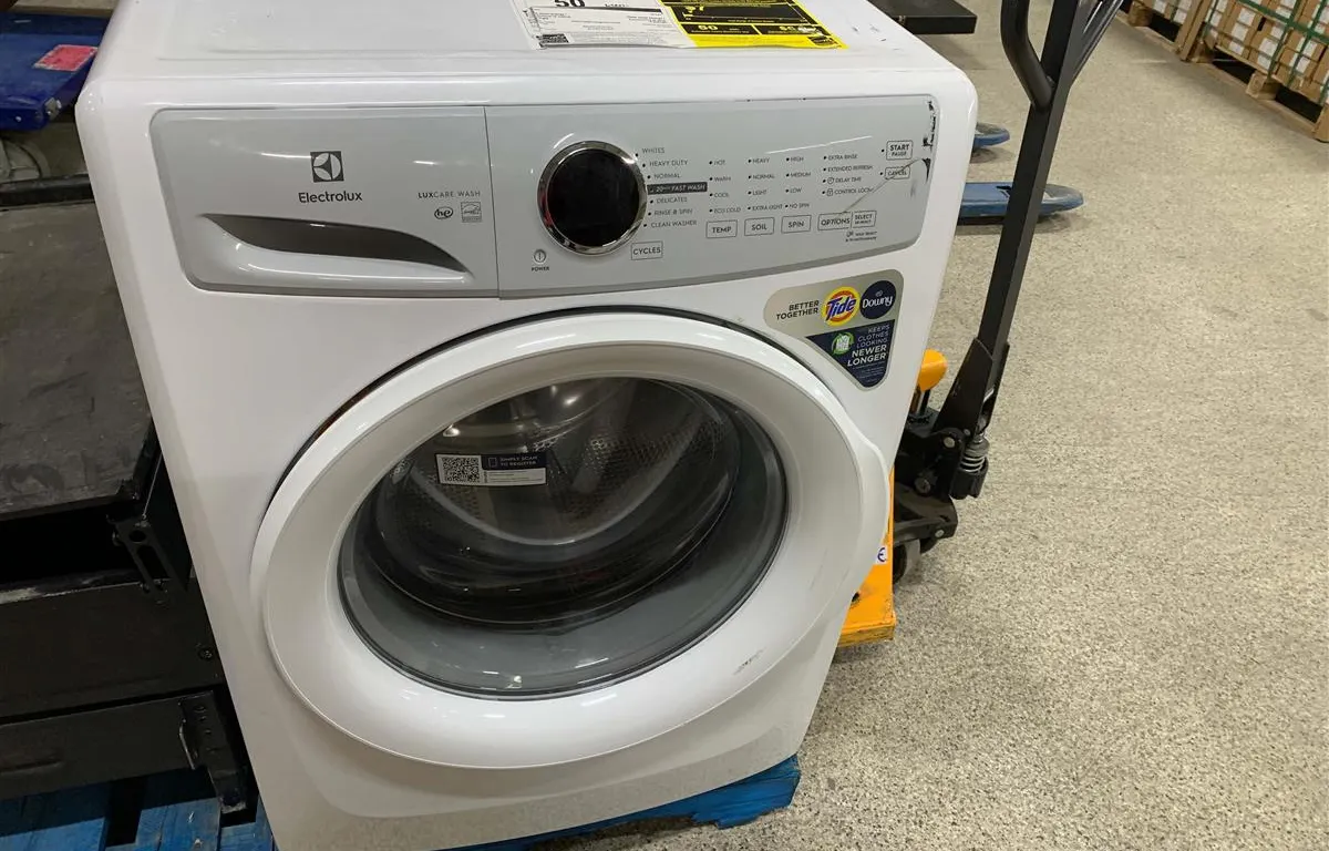 Electrolux LuxCare Front-Load Washer
UNRESERVED