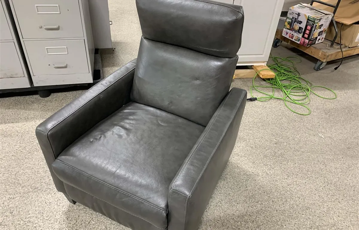 Black Power Recliner Chair w/ USB Port
UNRESERVED