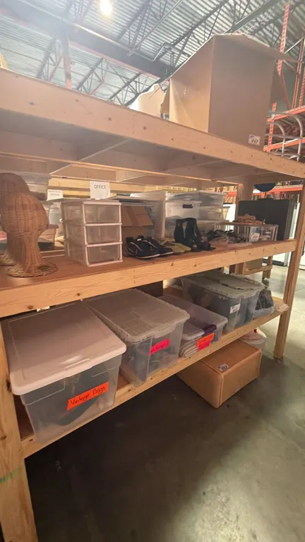 4 SHELVES OF ASSORTED ITEMS - SHOES, SUNGLASSES, HATS, VINTAGE HAND BAGS AND MORE