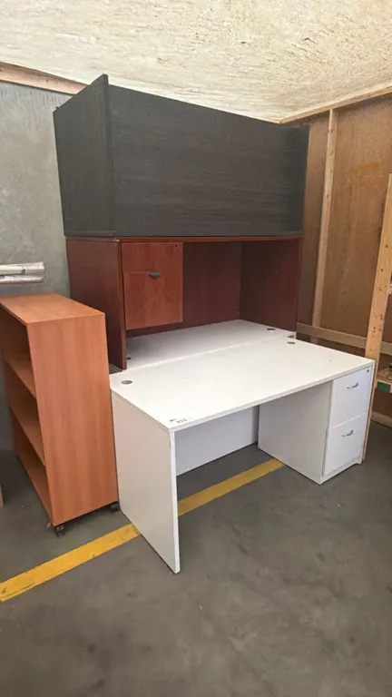 GROUP OF 4 ASSORTED DESKS AND 1 BOOKSHELF