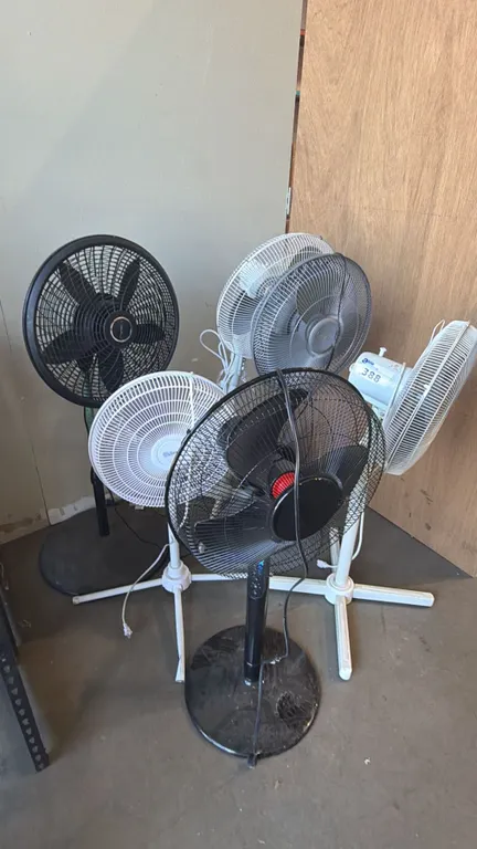 GROUP OF 6 OSCILLATING PEDESTAL ROOM FANS