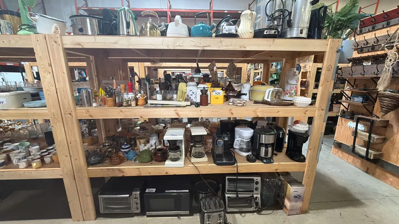 4 SHELVES OF ASSORTED HOUSEWARES - SMALL APPLIANCES, GLASSWARE, KETTLES, TEA POTS AND MORE