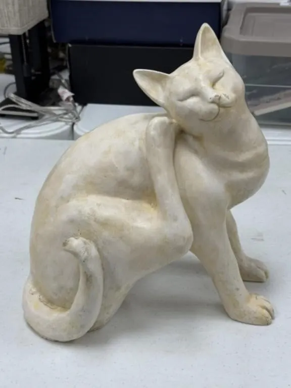 13" Resin Cat