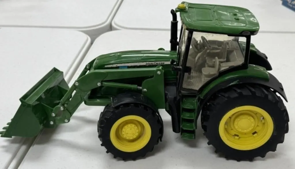 John Deere Plastic Tractor