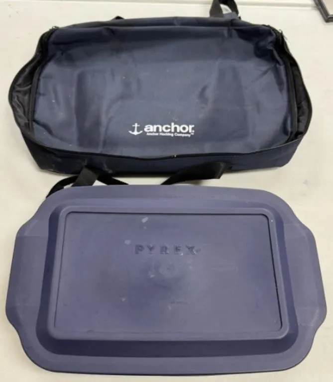 Pyrex Casserole Dish with Carrier