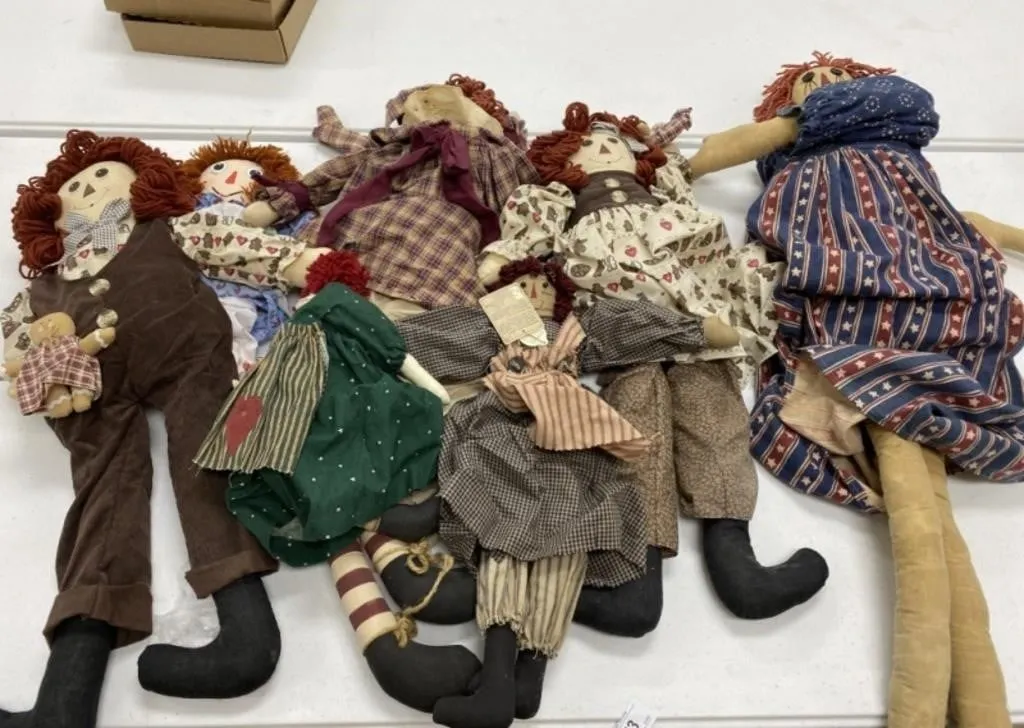 Lot of Raggedy Ann and Cloth Dolls
