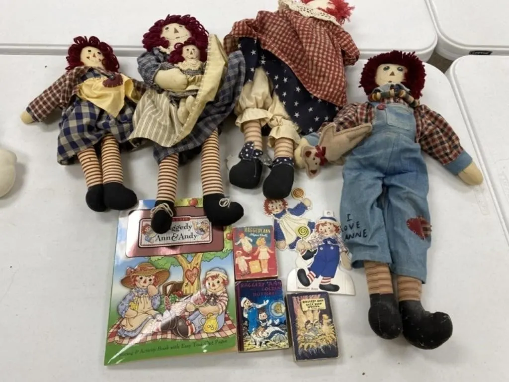 Lot of Raggedy Ann and Cloth Dolls