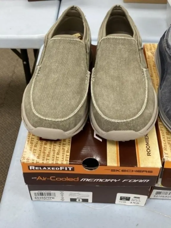 Size 8 Skechers