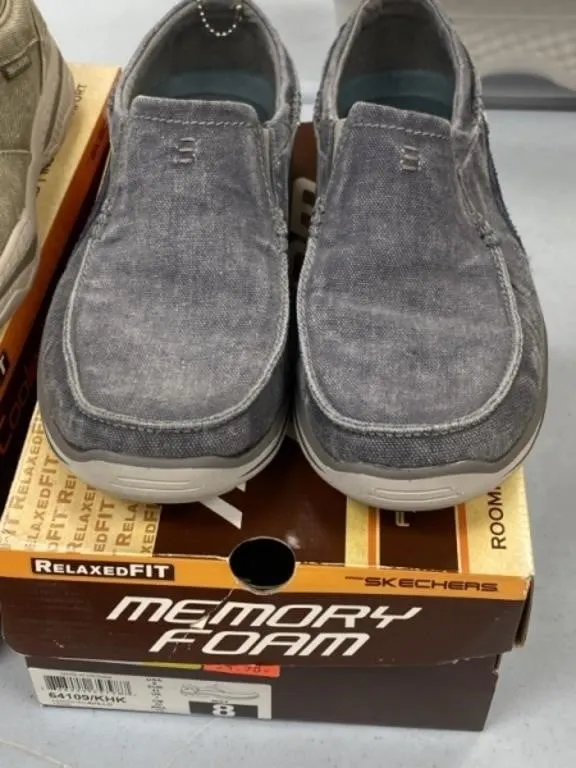 Size 8 Skechers