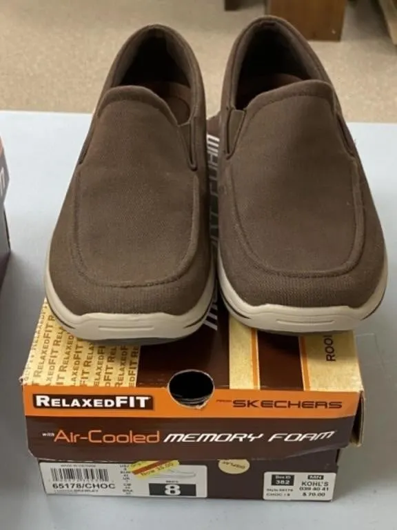 Size 8 Skechers
