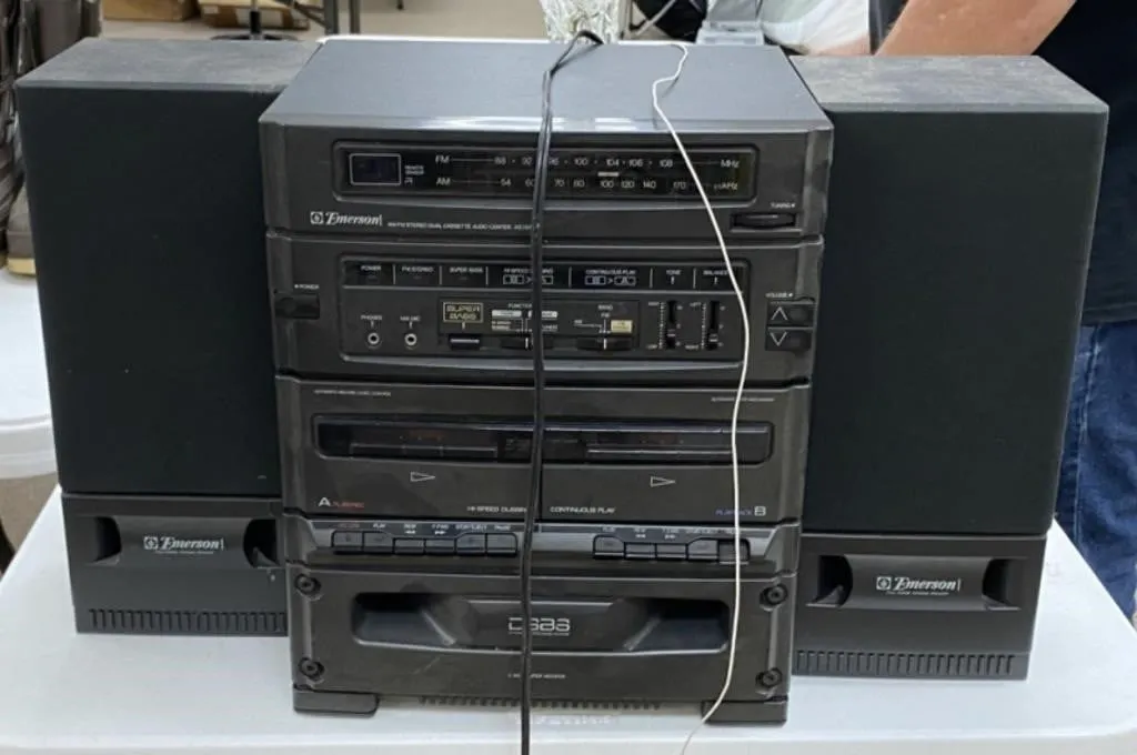 Emerson Stereo with Speakers