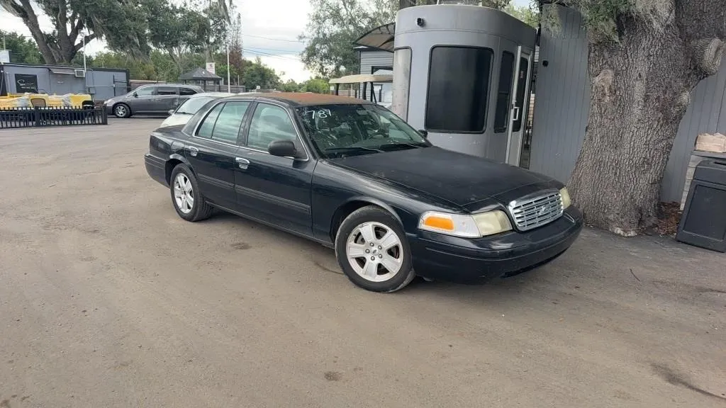 2011 Ford Crown Victoria LX