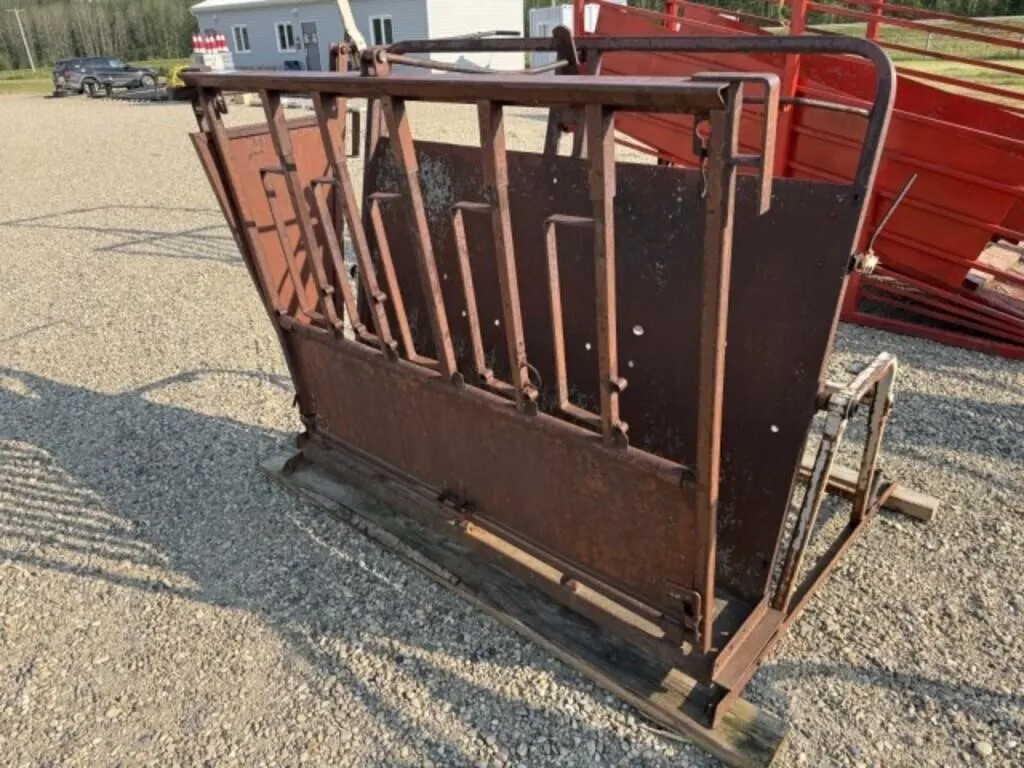 HiQual Calf Tipping Table