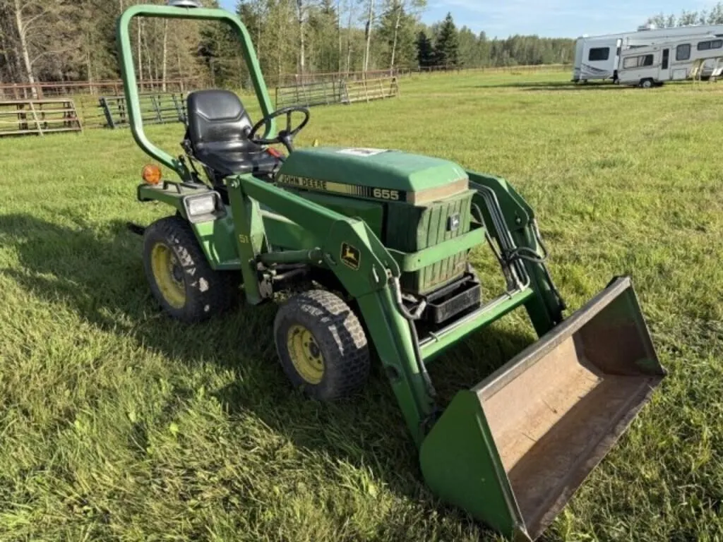John Deere (JD) 655 Tractor
