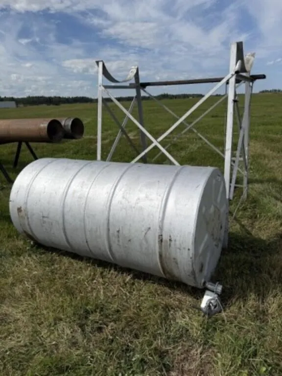 300 Gallon Fuel Tank c/w Stand (NO LEAKS)