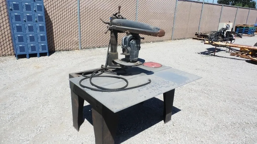 DeWalt Radial Arm Saw w/ Steel Table