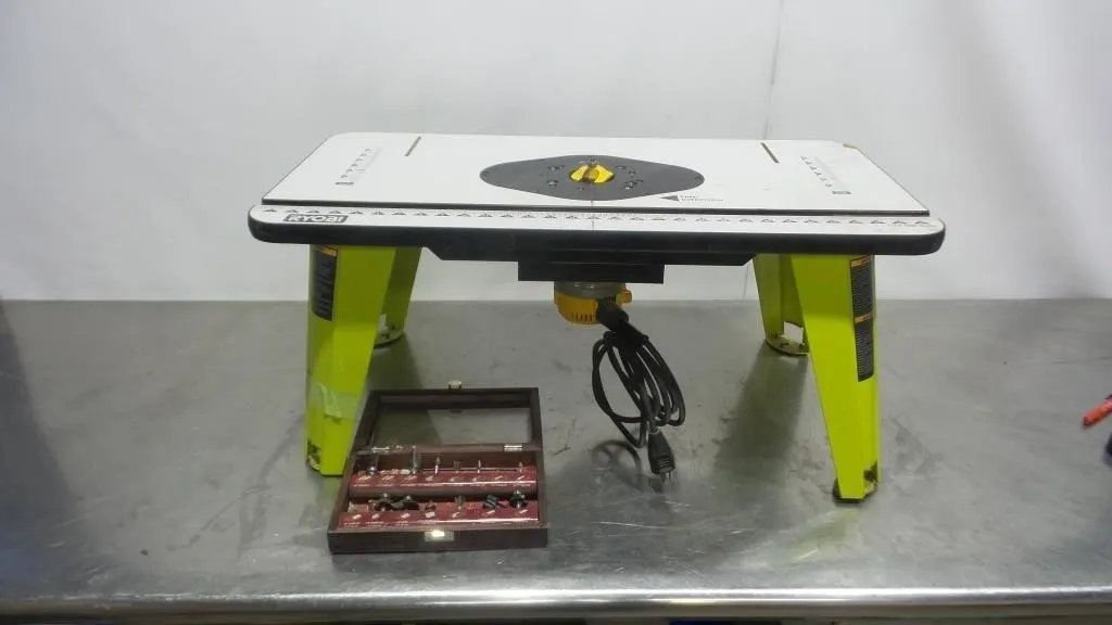 Ryobi Router Table w/ DeWalt Router & Bits