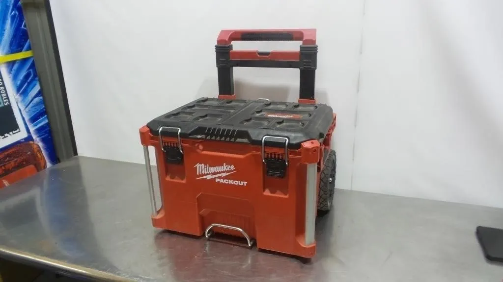 Milwaukee PACKOUT Rolling Tool Box