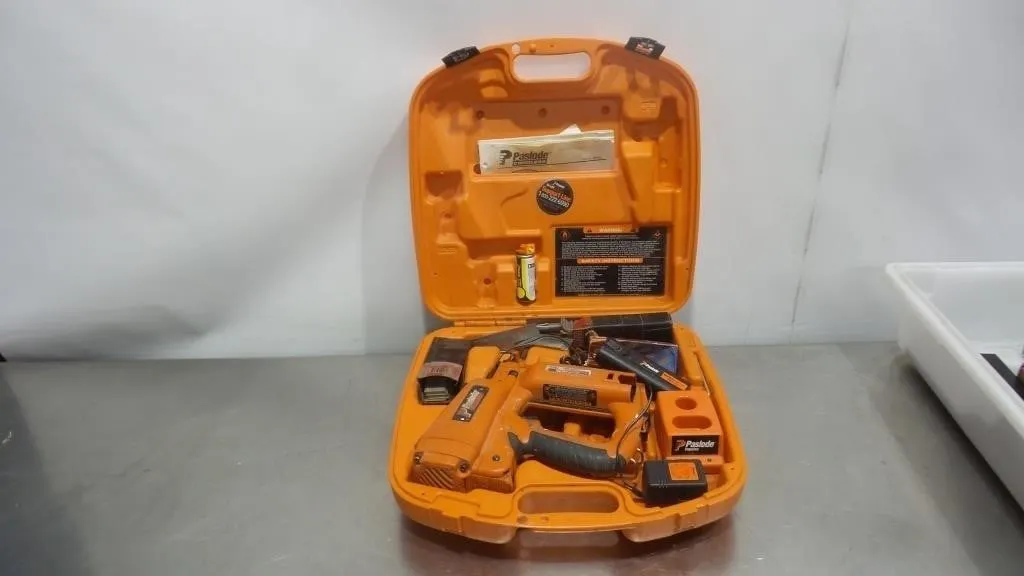 Paslode IM200F18 18-Gauge Finish Nailer