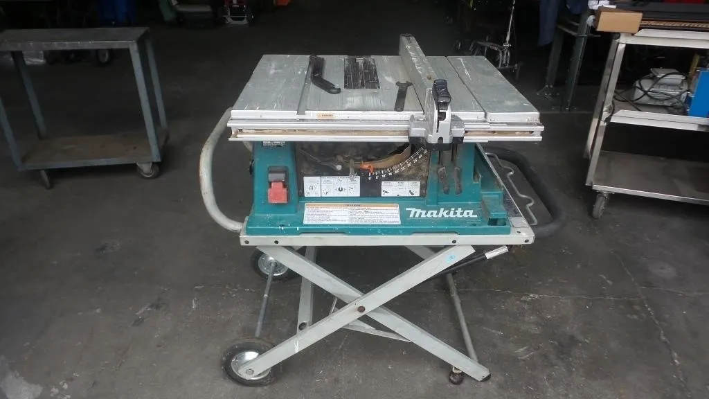 Makita 2705 10-Inch Table Saw with Stand