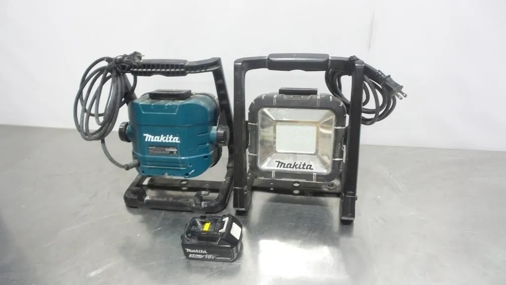 Makita DML805 LED Work Lights & Battery