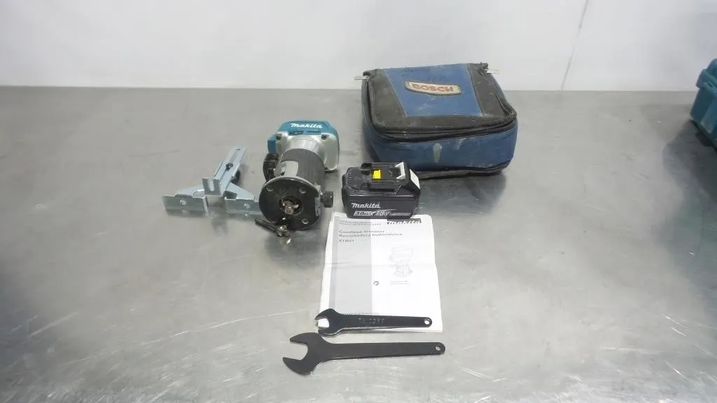 Makita XTR01 18V Cordless Trim Router Kit