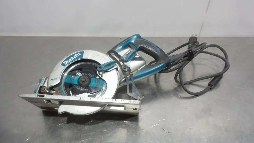 Makita 5377MG 7-1/4" Hypoid Circular Saw