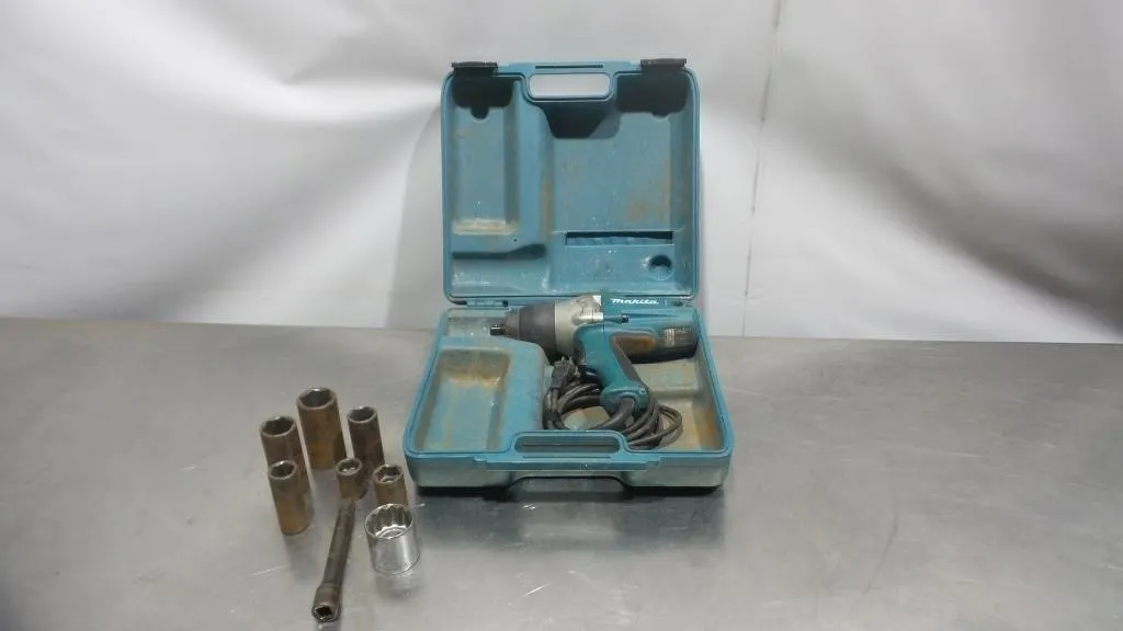 Makita TW0350 1/2" Impact Wrench Kit