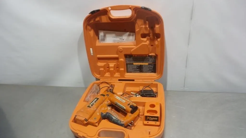 Paslode IM250A 16-Gauge Cordless Nailer