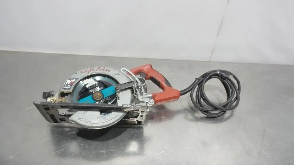 Skilsaw MAG77LT 7-1/4" Worm Drive Saw