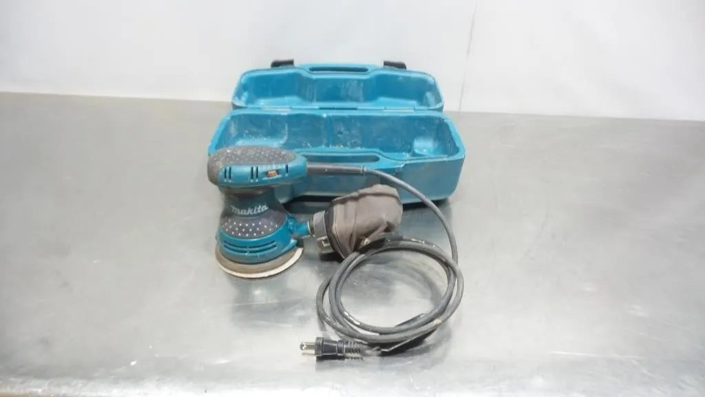 Makita BO5031 5" Random Orbit Sander w/ Case