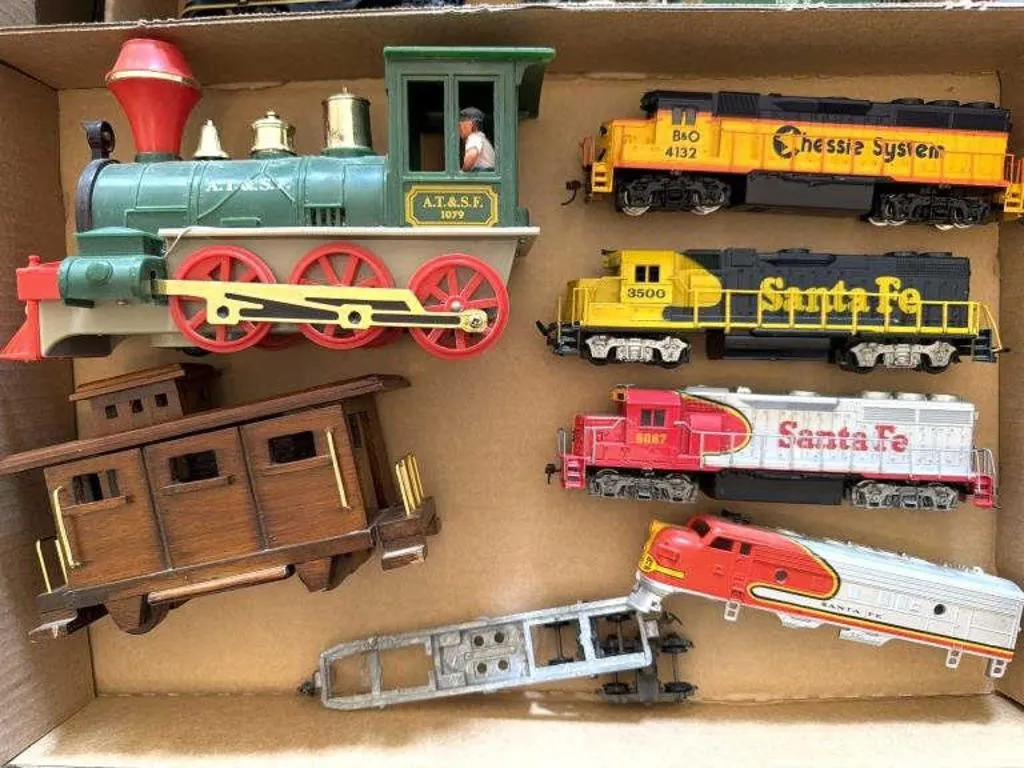 Bachmann Santa Fe and B&O Trains 8”, Life-Like