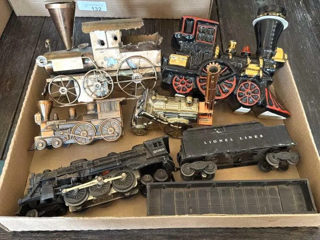 Vintage Lionel 027 2026 Train Engine & Car, Coin