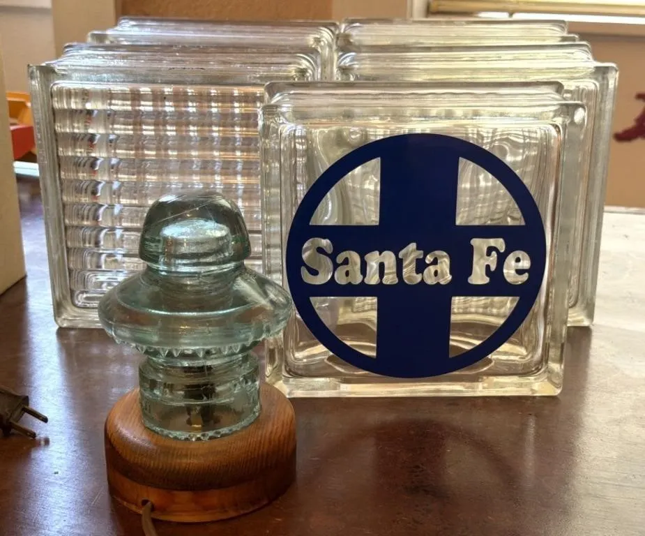 (5) Glass Blocks and Insulator Light
- blocks