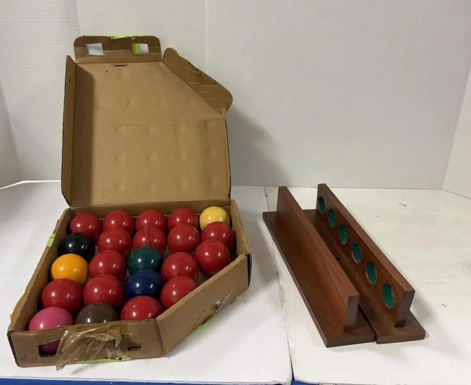 Snooker Balls And cue Holders