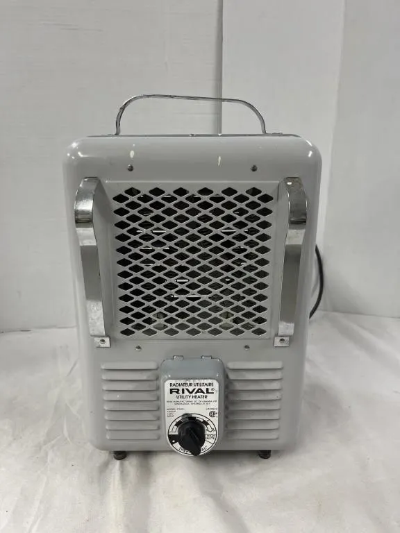 Rival utility heater, TURNS ON, measures: 14 1/2�