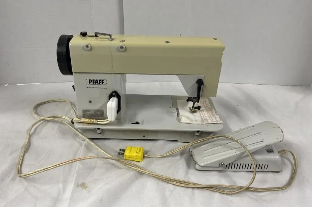 Vintage Pfaff 284 heavy-duty sewing machine made