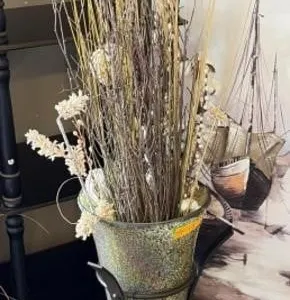 Glass Cone Vase in Base - Pomeroy