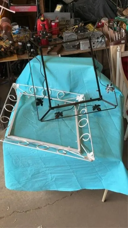 Metal picture frame