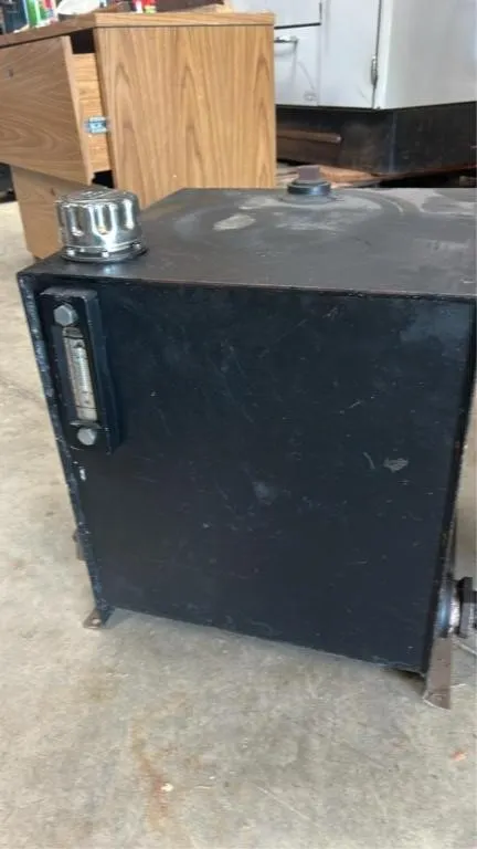 Hydraulic oil tank