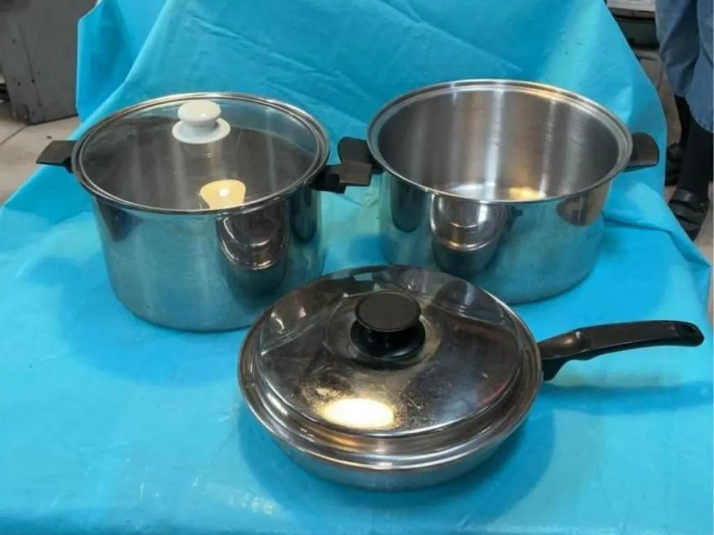 2Pots & fry pan.