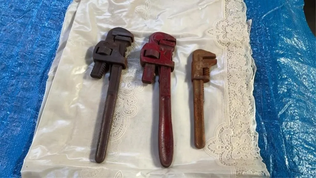 Pipe wrench