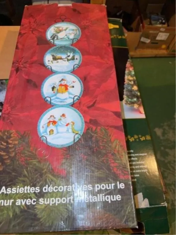 29� Christmas tree and decorative plates with