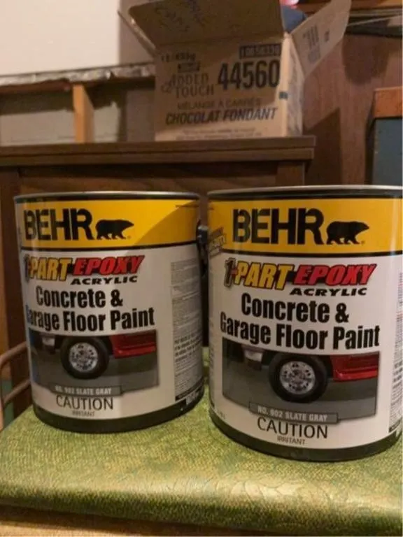 Pair of concrete and garage floor paint 3.79L