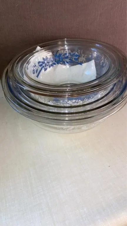 Pyrex bowls