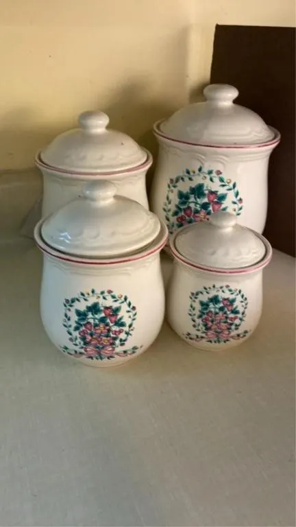 Set of canisters