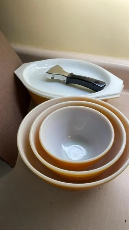 Pyrex bowls