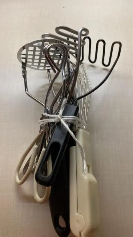 Assorted kitchen items