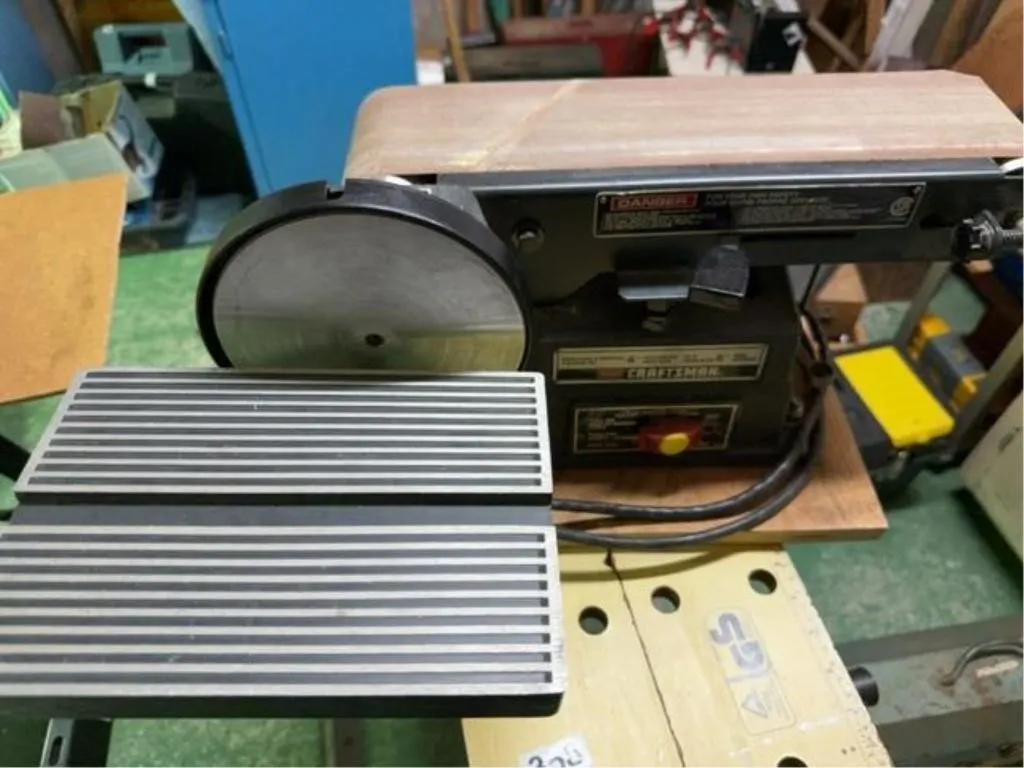 Craftsman 4� motorized belt and 6� disc sander